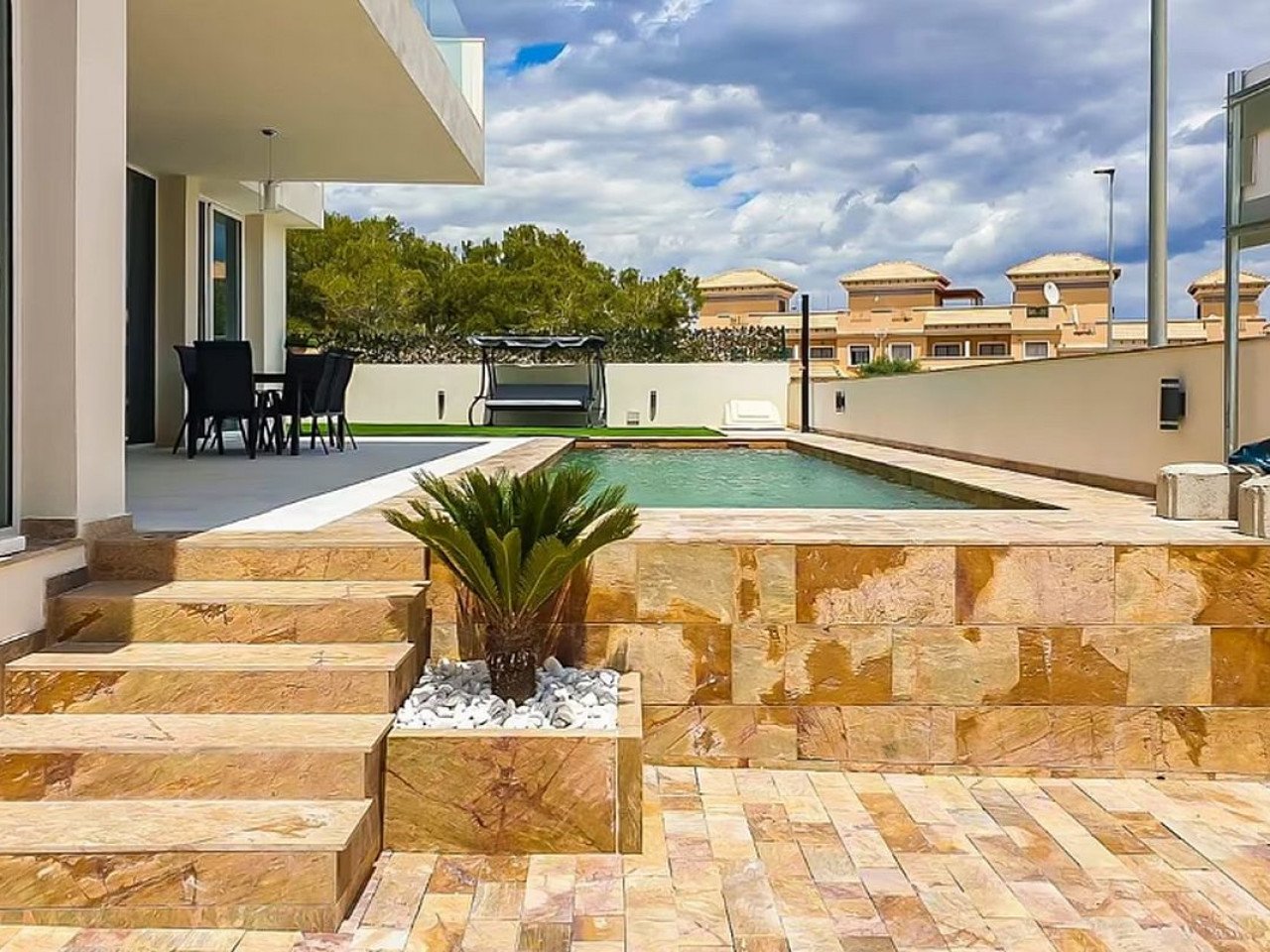 This modern gated residential complex is located in Orihuela Costa, one of the most sought after areas of the Costa Blanca, just 4 km from the beac...