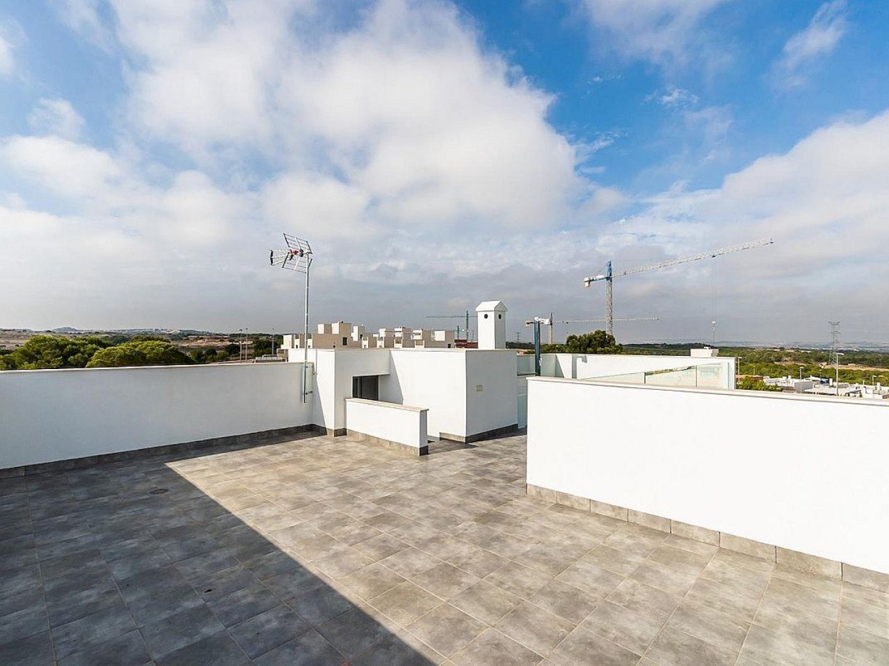 This modern gated residential complex is located in Orihuela Costa, one of the most sought after areas of the Costa Blanca, just 4 km from the beac...