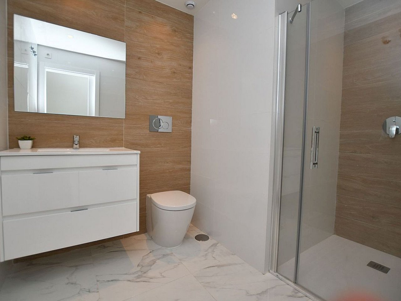 Moderne Neubau-Maisonette - riesige Dachterrasse - Meerblick