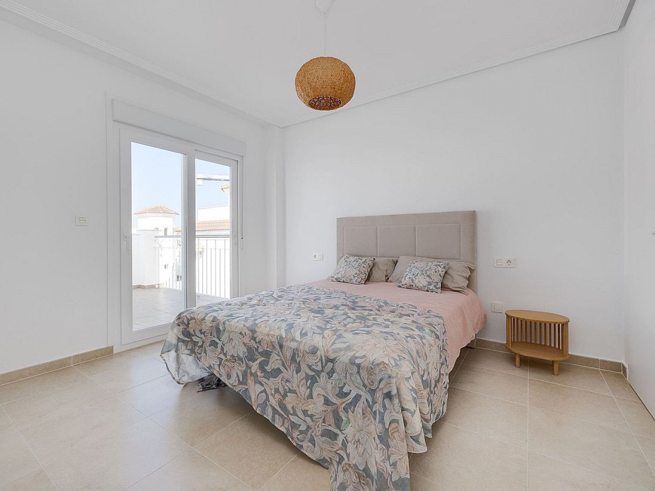 Bungavillas Sol is a residential complex of 9 houses in La Marina urbanization, in San Fulgencio, Alicante, in a comfortable and convenient area, k...
