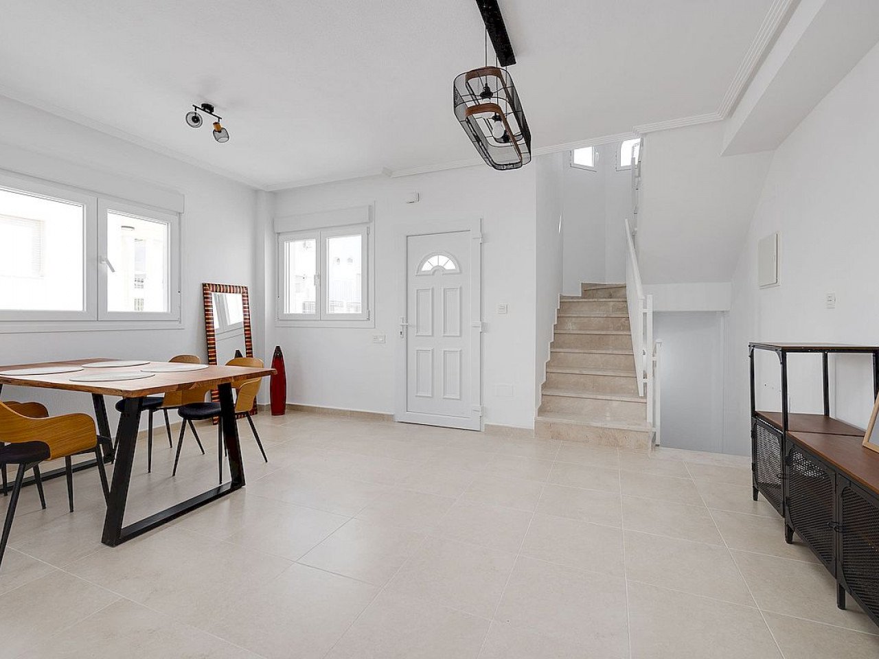 Bungavillas Sol is a residential complex of 9 houses in La Marina urbanization, in San Fulgencio, Alicante, in a comfortable and convenient area, k...