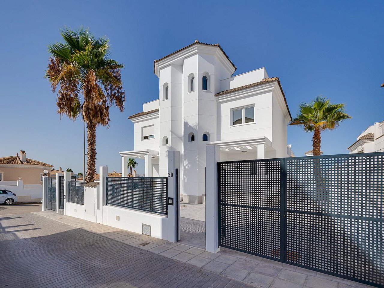 Bungavillas Sol is a residential complex of 9 houses in La Marina urbanization, in San Fulgencio, Alicante, in a comfortable and convenient area, k...
