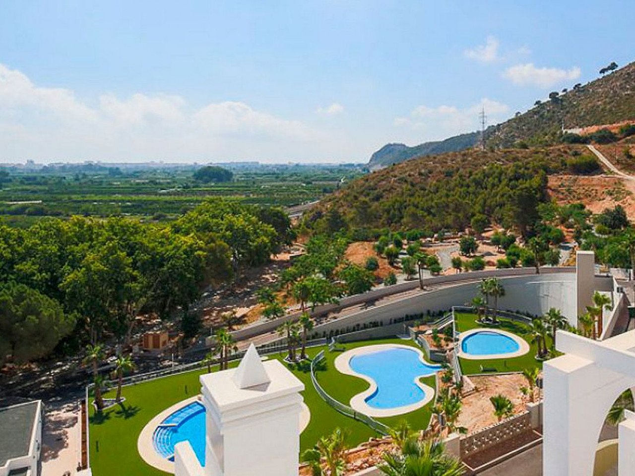 This incredible resort is located just 4km from the beaches of Gandía, surrounded by mountains and with total and maximum privacy.
Here you will ...