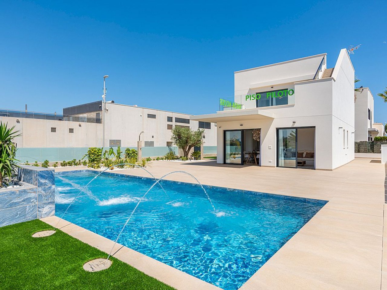 Four-bedroom villa with private pool in Campoamor
The Amay Deluxe is a new development of ultra-modern bespoke villas in the privileged area of Ori...