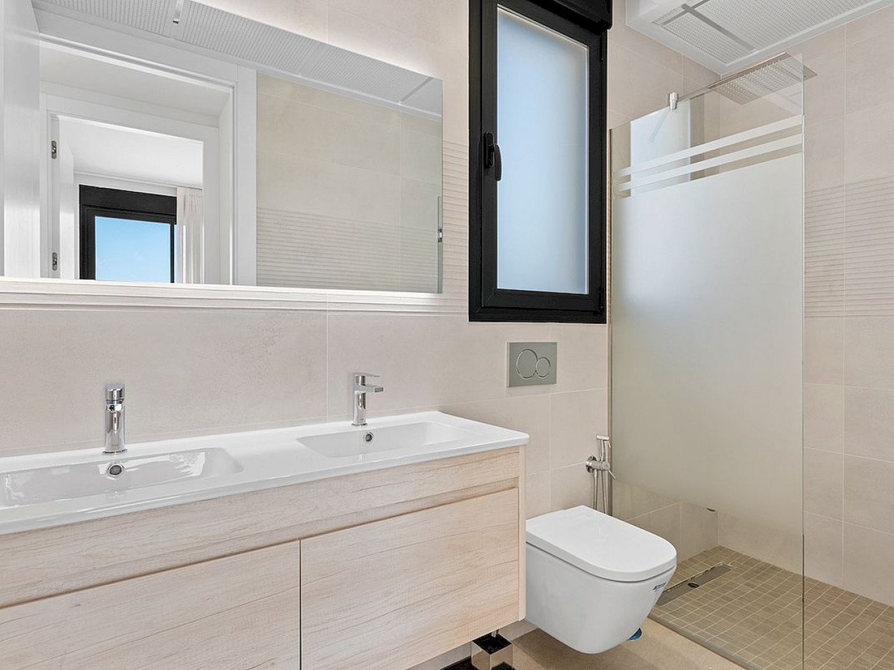 Four-bedroom villa with private pool in Campoamor
The Amay Deluxe is a new development of ultra-modern bespoke villas in the privileged area of Ori...