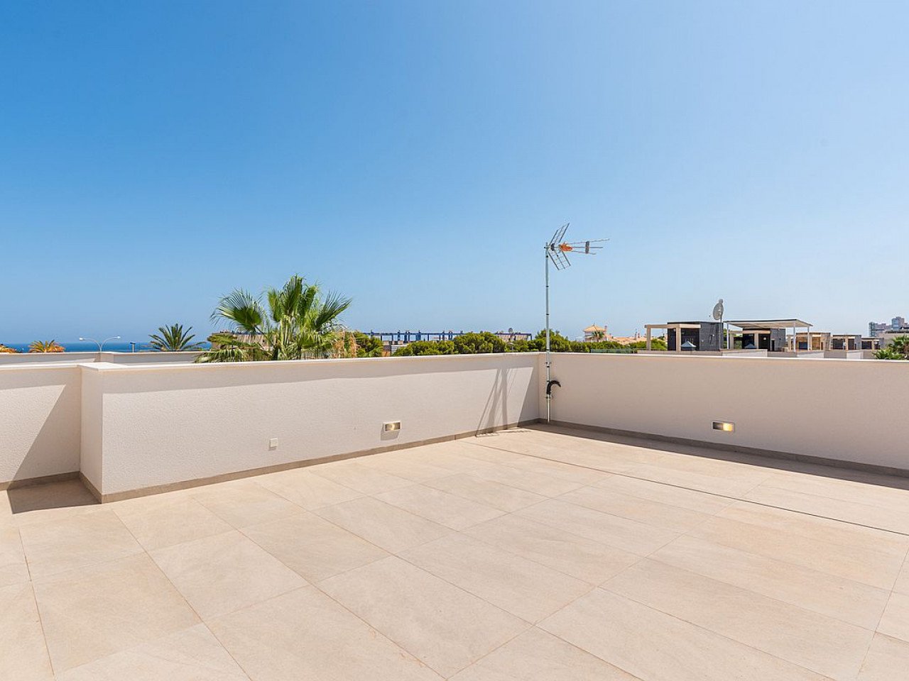 Four-bedroom villa with private pool in Campoamor
The Amay Deluxe is a new development of ultra-modern bespoke villas in the privileged area of Ori...