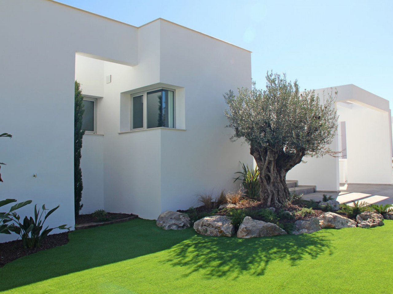 Three-bedroom luxury villa in Cumbre del Sol, Benitachell
The Lirios Design is a new development of modern-style detached villas in the northern Co...