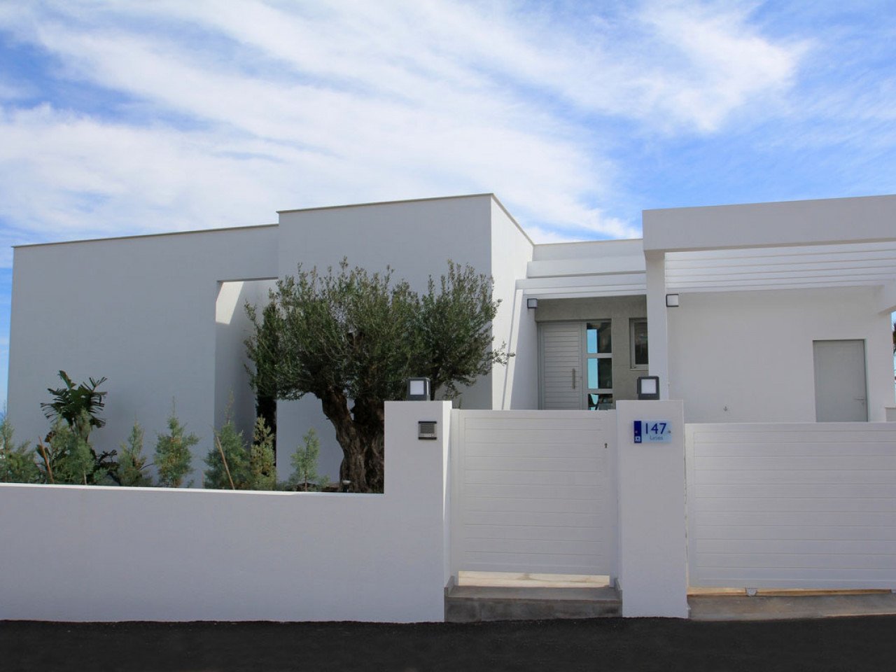 Three-bedroom luxury villa in Cumbre del Sol, Benitachell
The Lirios Design is a new development of modern-style detached villas in the northern Co...