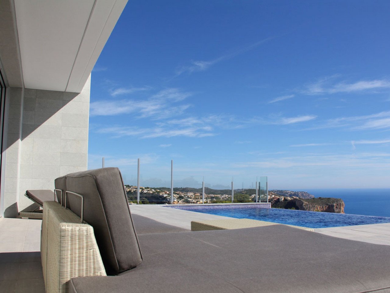 Three-bedroom luxury villa in Cumbre del Sol, Benitachell
The Lirios Design is a new development of modern-style detached villas in the northern Co...