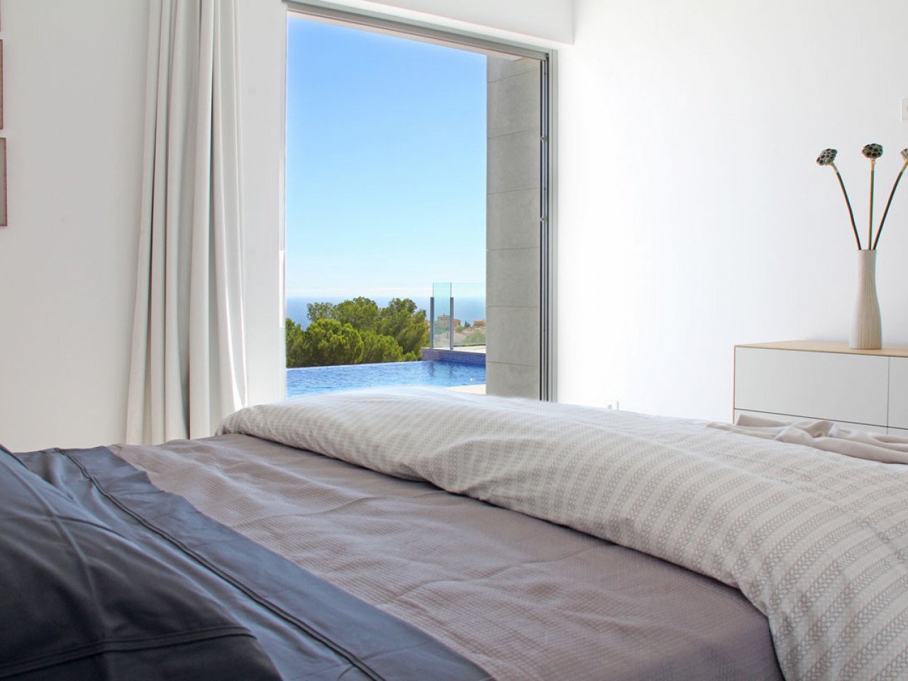 Three-bedroom luxury villa in Cumbre del Sol, Benitachell
The Lirios Design is a new development of modern-style detached villas in the northern Co...