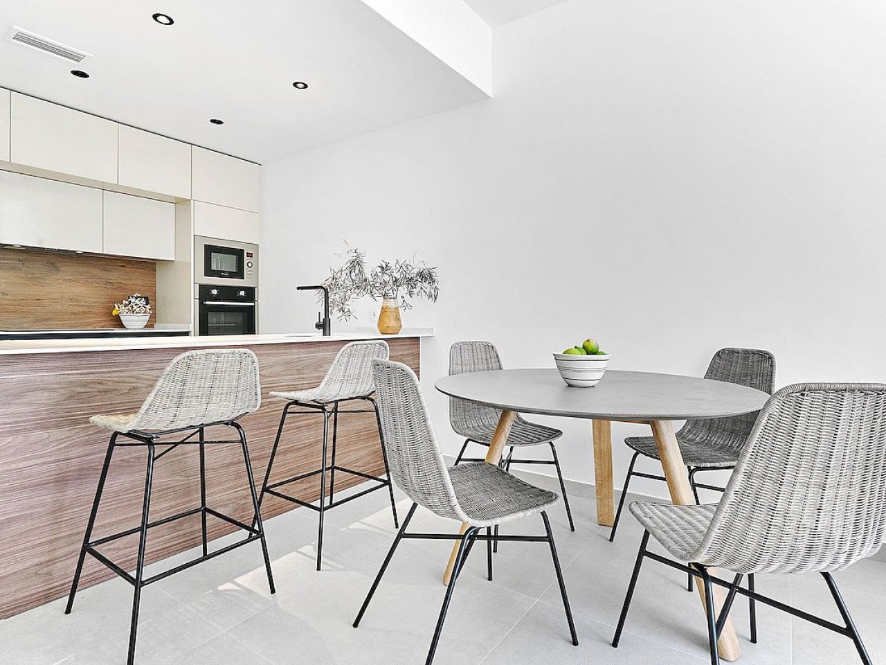 Two-bedroom maisonette in La Veleta in Torrevieja
The Villa Amalia Mediterranean Gardens is a development in the heart of the town of Torreveija, w...