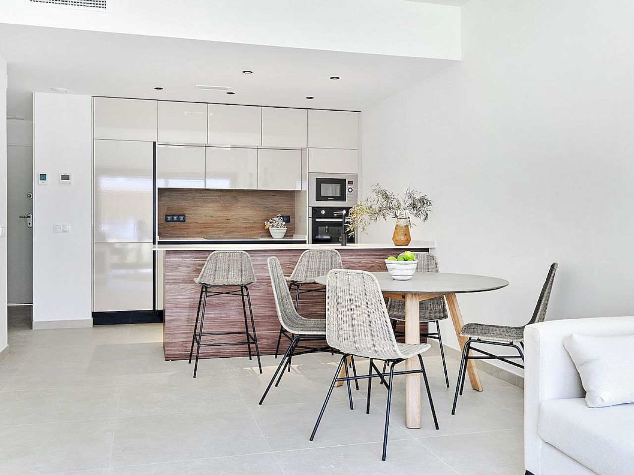 Two-bedroom maisonette in La Veleta in Torrevieja
The Villa Amalia Mediterranean Gardens is a development in the heart of the town of Torreveija, w...