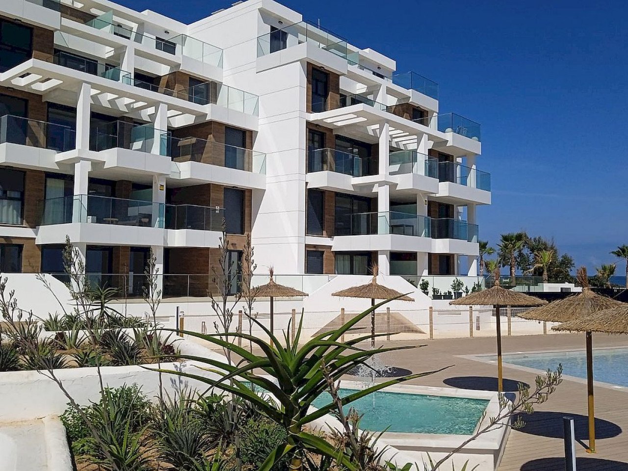 Two and three-bedroomed apartments in Les Marines, Denia
L’Estanyo is a modern beachfront development consisting of 100 apartments with a choice of...