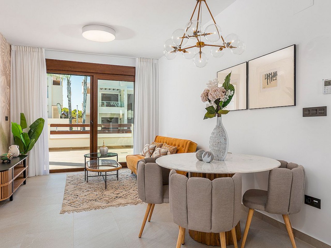 Two and three bedroom maisonettes in Los Balcones
Balcones de Vivi is a brand new development that sits on the slope of a hill with magnificent pin...