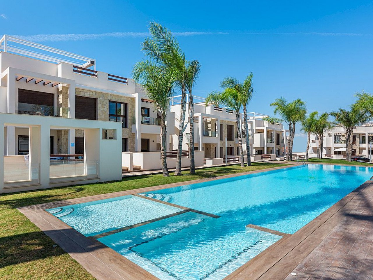 Two and three bedroom maisonettes in Los Balcones
Balcones de Vivi is a brand new development that sits on the slope of a hill with magnificent pin...