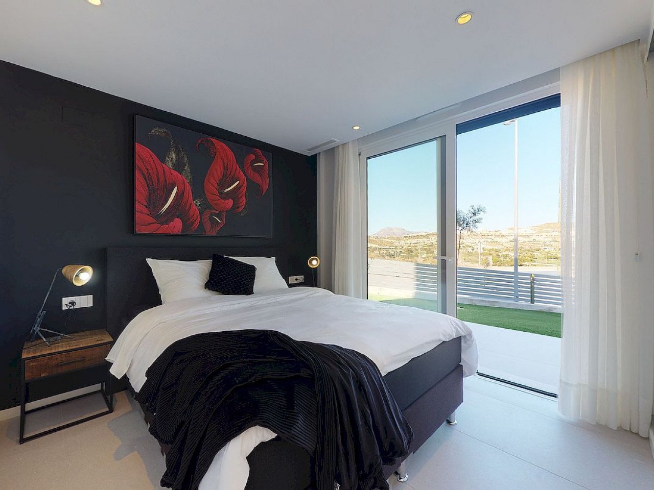 Beautiful luxury villas with phenomenal open sea views with 3 bedrooms and 3 bathrooms on a mountain hill at 5 km from El Campello beach. 

They ha...