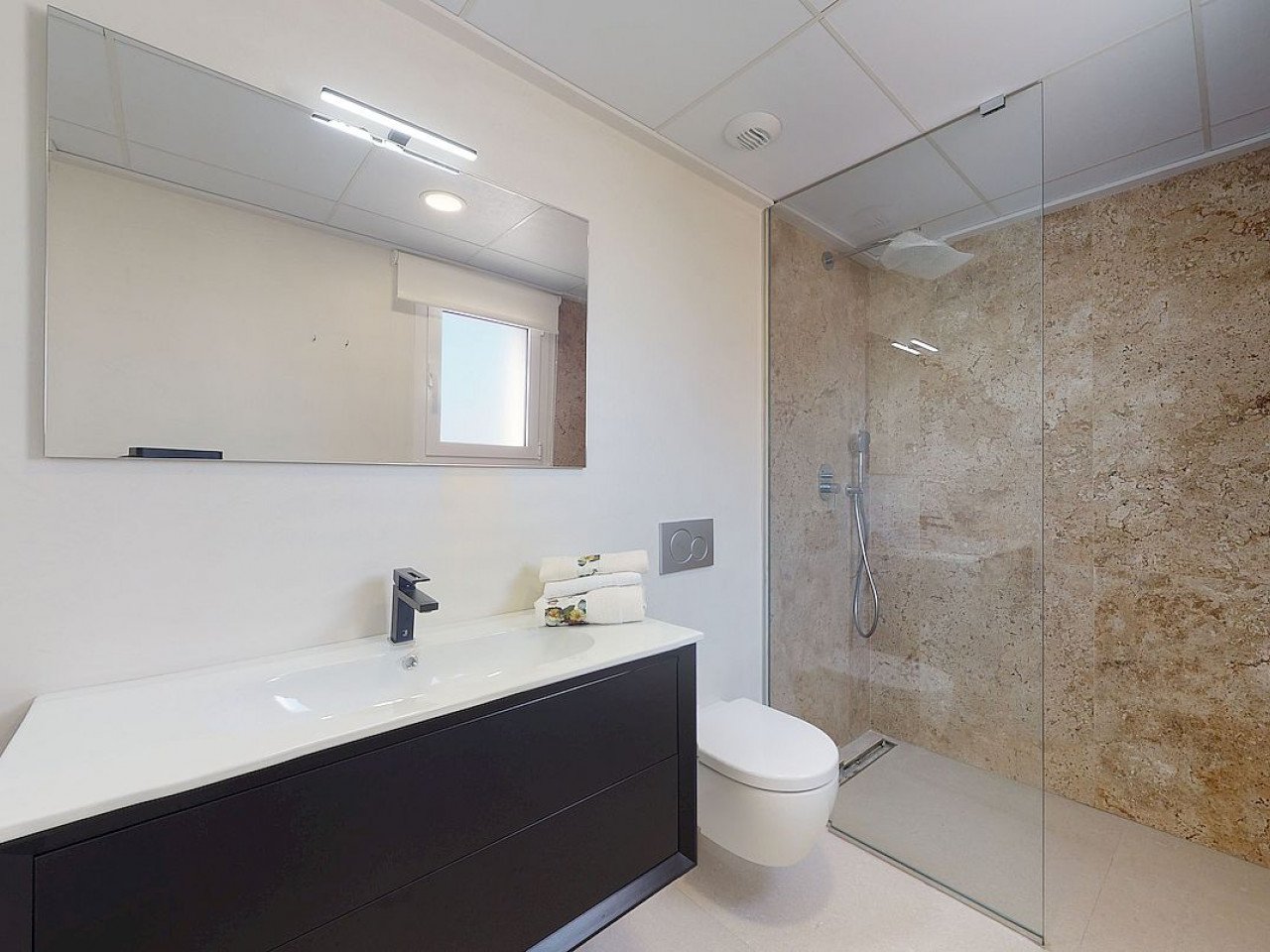 Beautiful luxury villas with phenomenal open sea views with 3 bedrooms and 3 bathrooms on a mountain hill at 5 km from El Campello beach. 

They ha...