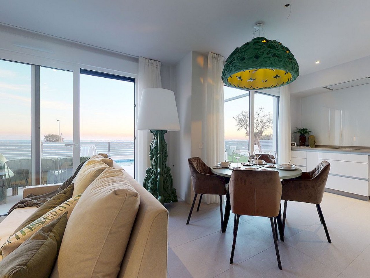 Beautiful luxury villas with phenomenal open sea views with 3 bedrooms and 3 bathrooms on a mountain hill at 5 km from El Campello beach. 

They ha...