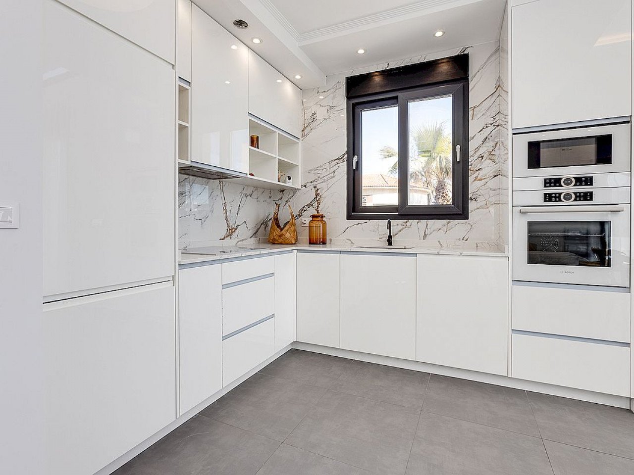 Residencial Paraíso de la Mata offers 2 detached villas with 4 bedrooms, each one with a plot of land of 320 m² and a private pool, and only a 1 mi...