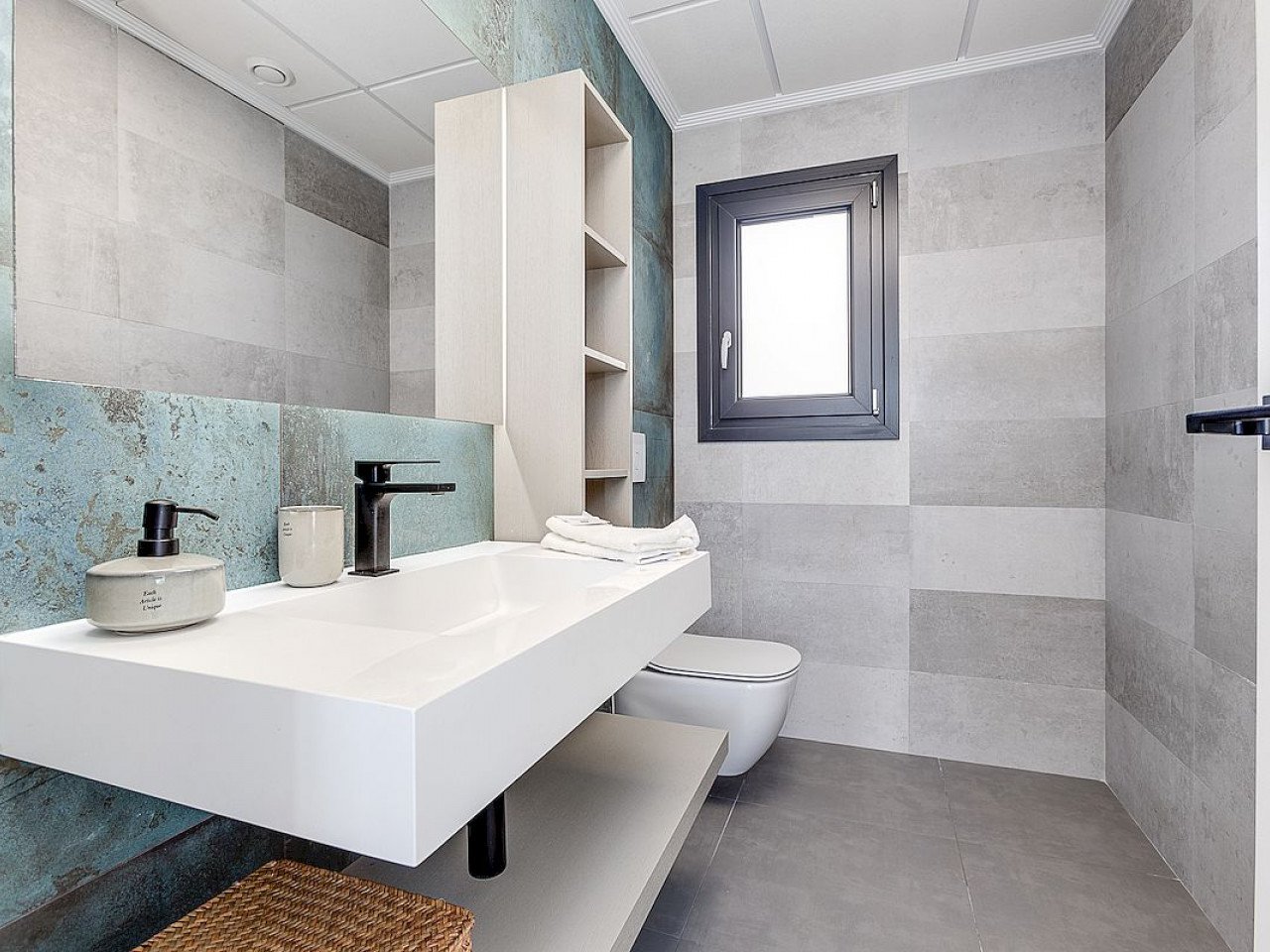 Residencial Paraíso de la Mata offers 2 detached villas with 4 bedrooms, each one with a plot of land of 320 m² and a private pool, and only a 1 mi...