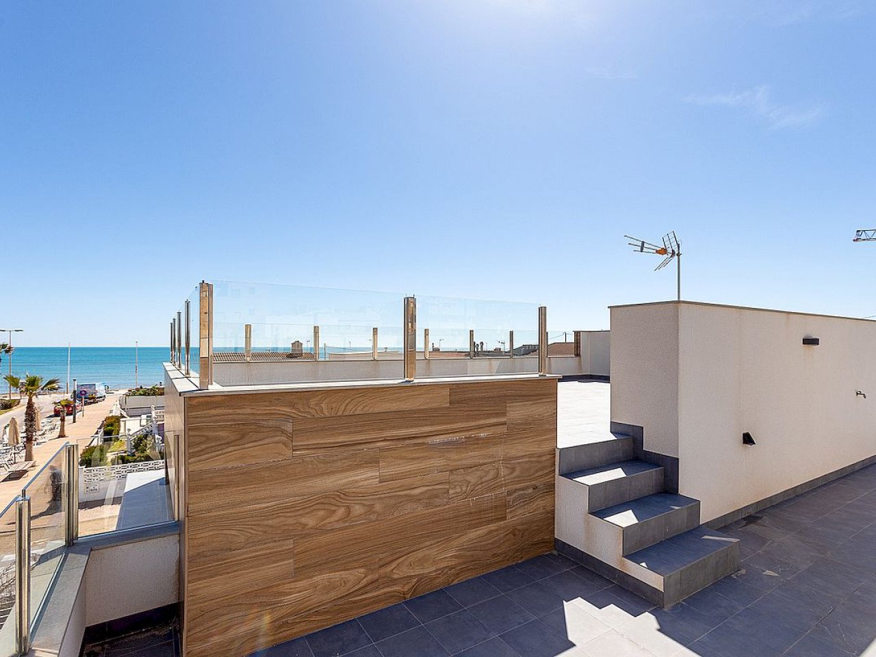 Residencial Paraíso de la Mata offers 2 detached villas with 4 bedrooms, each one with a plot of land of 320 m² and a private pool, and only a 1 mi...