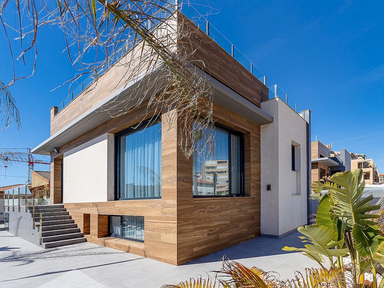 Residencial Paraíso de la Mata offers 2 detached villas with 4 bedrooms, each one with a plot of land of 320 m² and a private pool, and only a 1 mi...