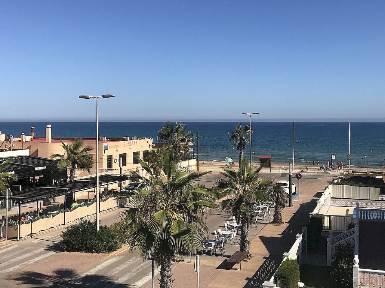 Residencial Paraíso de la Mata offers 2 detached villas with 4 bedrooms, each one with a plot of land of 320 m² and a private pool, and only a 1 mi...