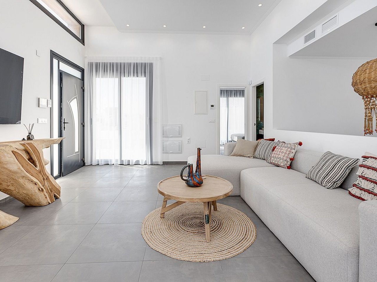 Residencial Paraíso de la Mata offers 2 detached villas with 4 bedrooms, each one with a plot of land of 320 m² and a private pool, and only a 1 mi...