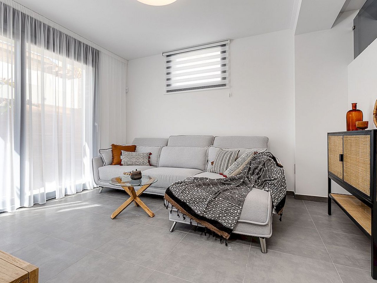 Residencial Paraíso de la Mata offers 2 detached villas with 4 bedrooms, each one with a plot of land of 320 m² and a private pool, and only a 1 mi...