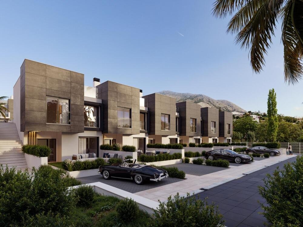 3-Bed Modern Townhouses with Sea Views in Fuengirola