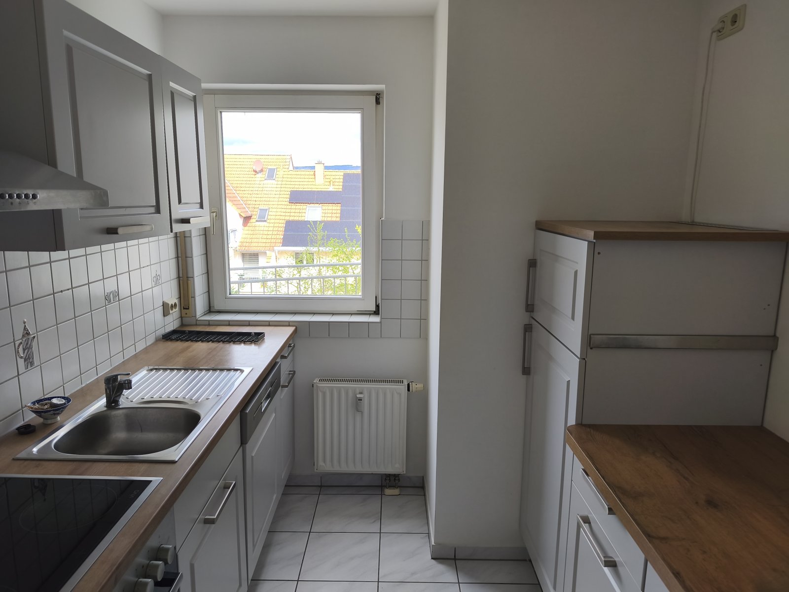 SOFORT: Moderne, helle 2-Zimmer-Wohnung mit kompletter Einbau-Küche