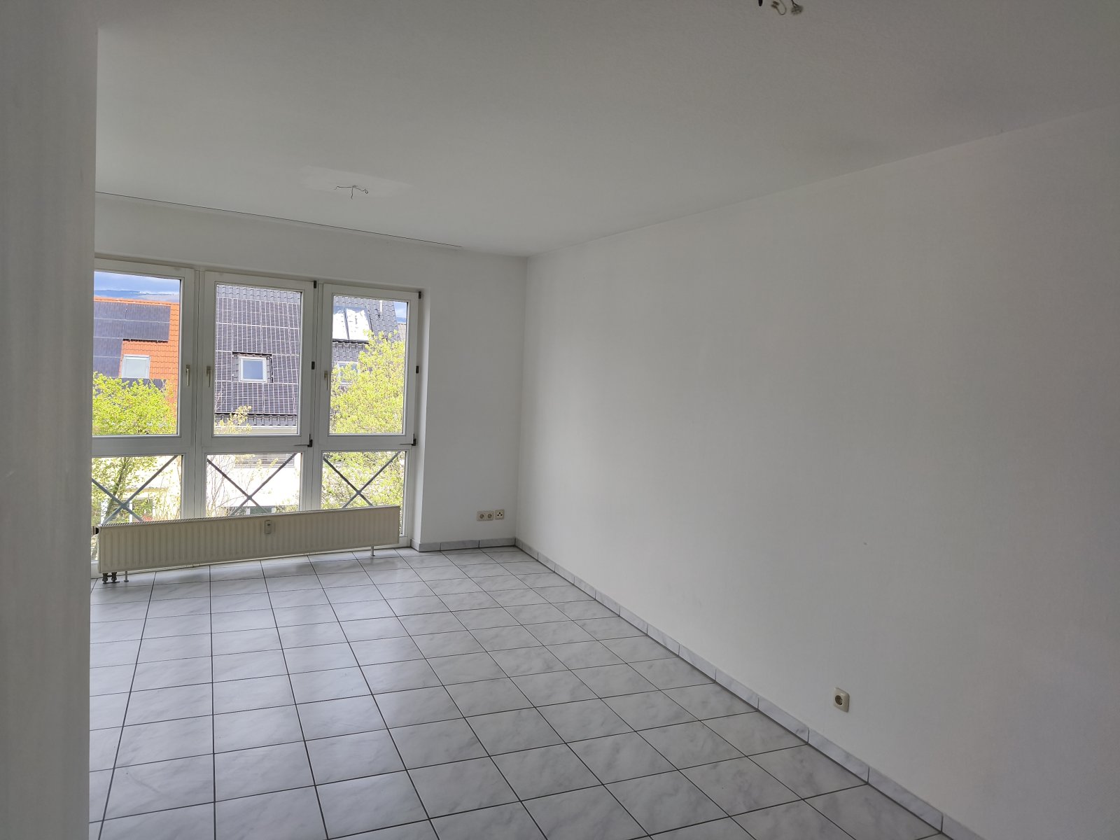 SOFORT: Moderne, helle 2-Zimmer-Wohnung mit kompletter Einbau-Küche