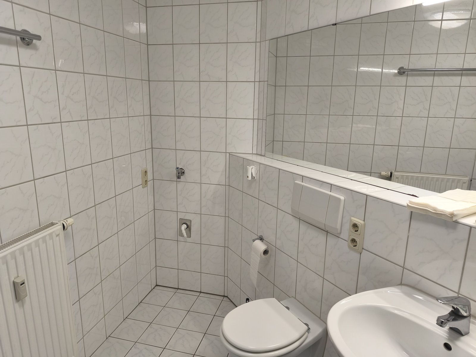 SOFORT: Moderne, helle 2-Zimmer-Wohnung mit kompletter Einbau-Küche