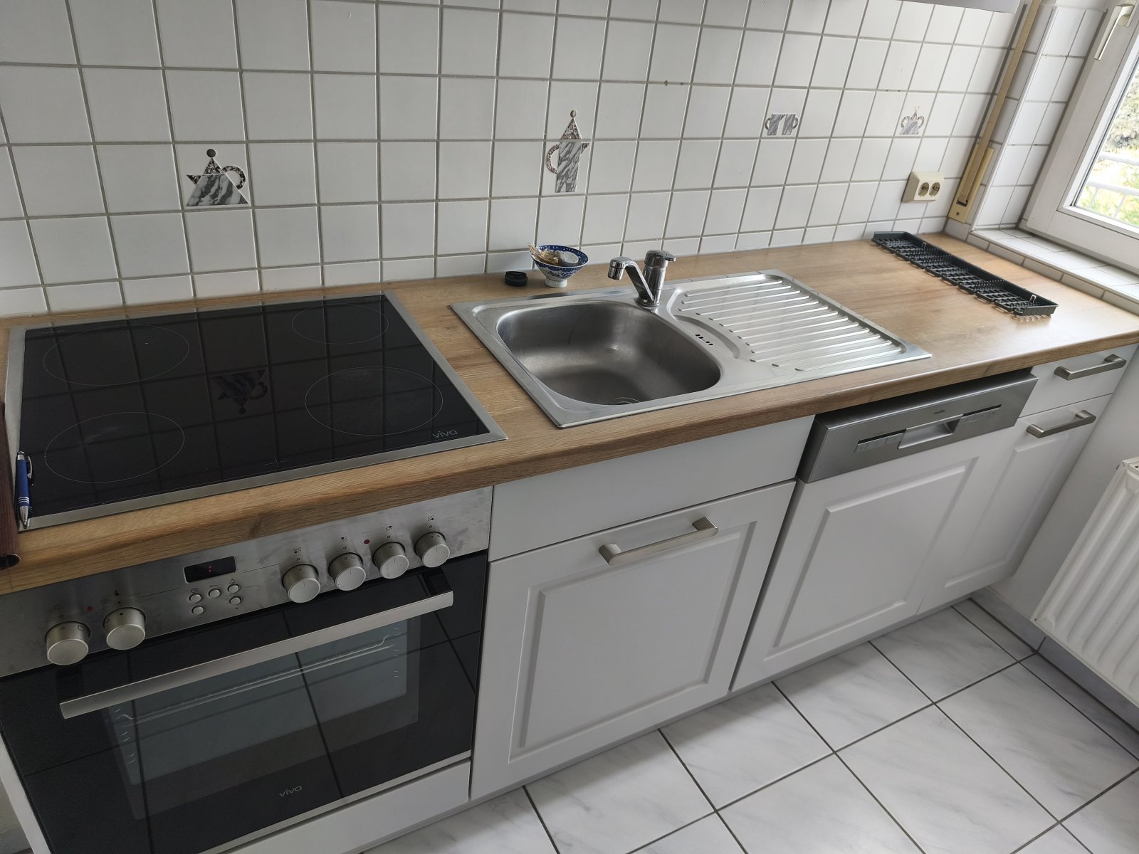 SOFORT: Moderne, helle 2-Zimmer-Wohnung mit kompletter Einbau-Küche