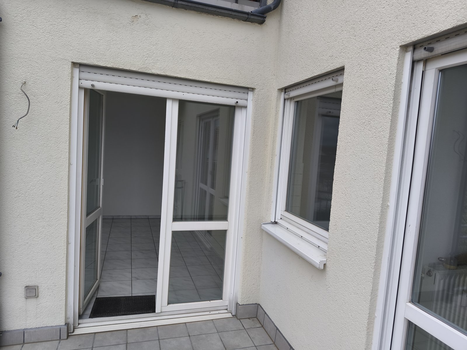 SOFORT: Moderne, helle 2-Zimmer-Wohnung mit kompletter Einbau-Küche