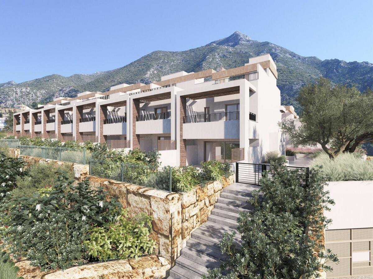 New build, 3 bedroom, 2 bathroom town house in Istán