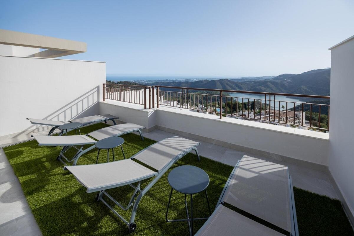 New build, 3 bedroom, 2 bathroom town house in Istán