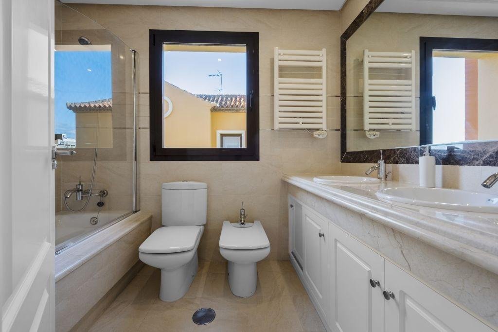 4-bedroom Semidetached Golf Villas in Estepona