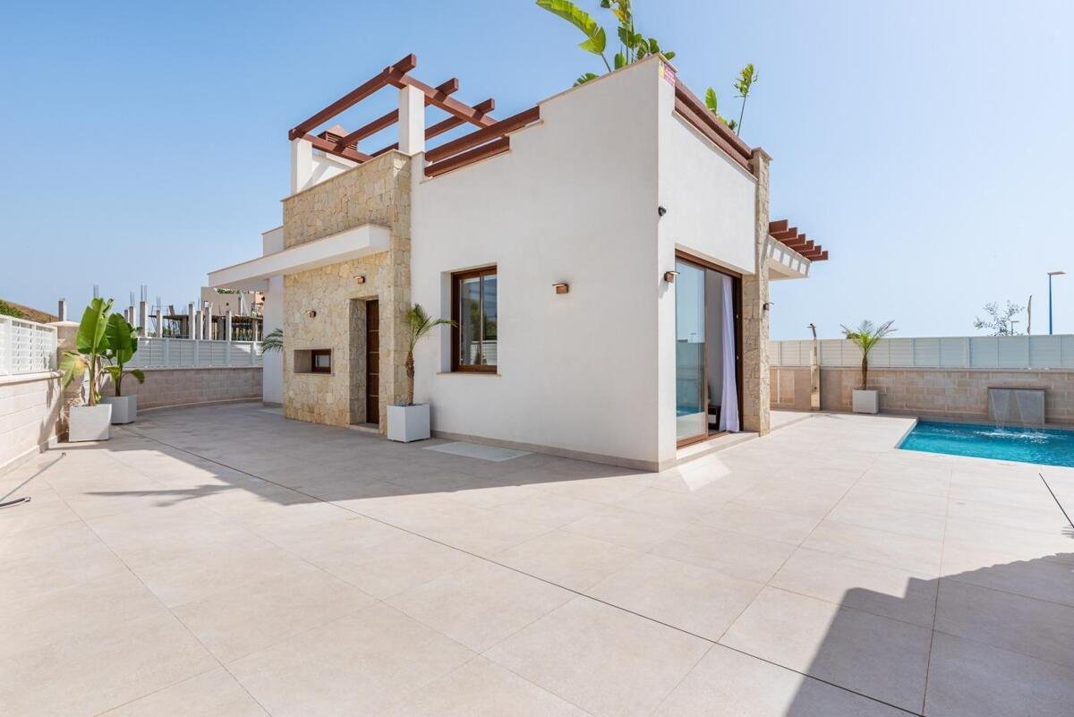 New build, 2 bedroom, 2 bathroom villa in Vera