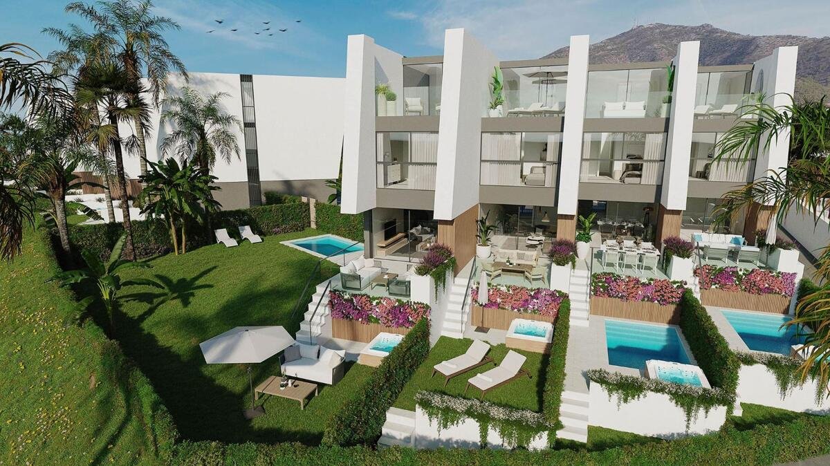 New build, 3 bedroom, 2 bathroom town house in Fuengirola