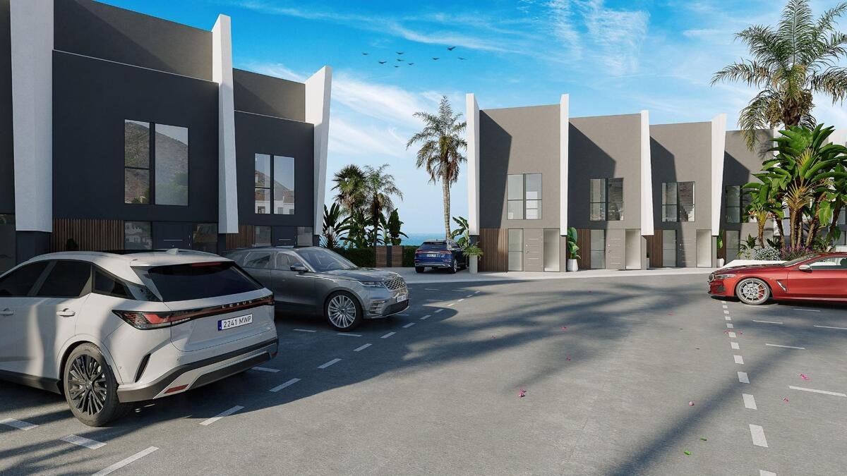 New build, 3 bedroom, 2 bathroom town house in Fuengirola