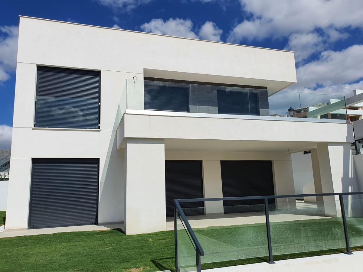 New build, 4 bedroom, 3 bathroom villa in Manilva