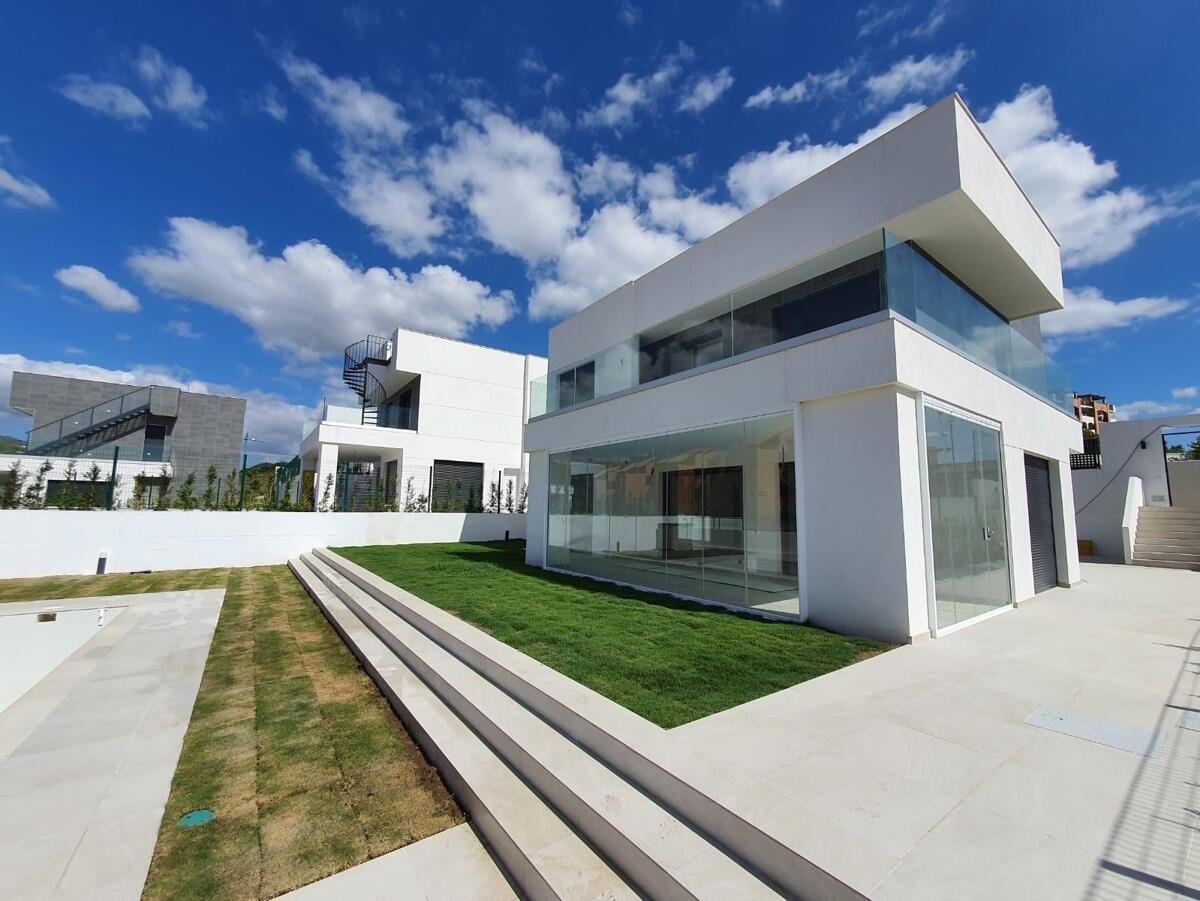 New build, 4 bedroom, 3 bathroom villa in Manilva