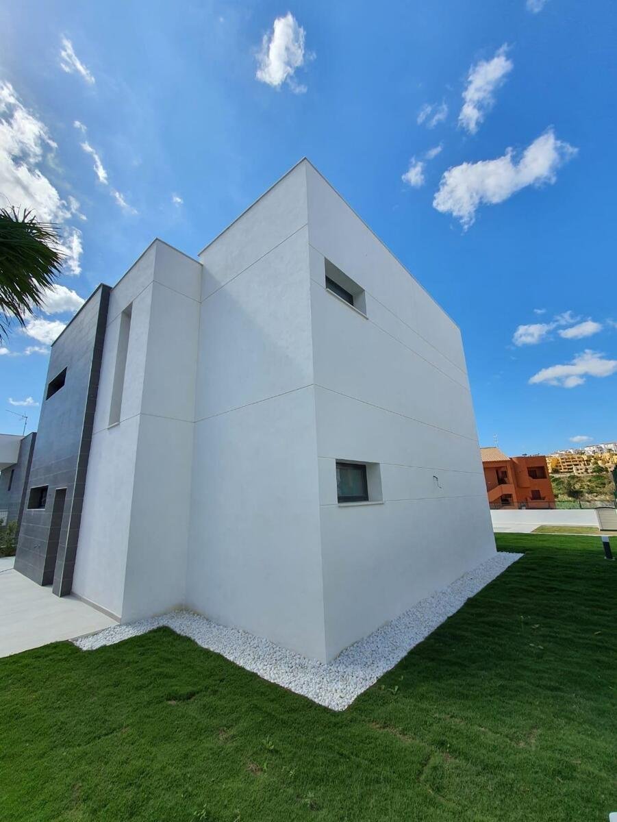 New build, 4 bedroom, 3 bathroom villa in Manilva