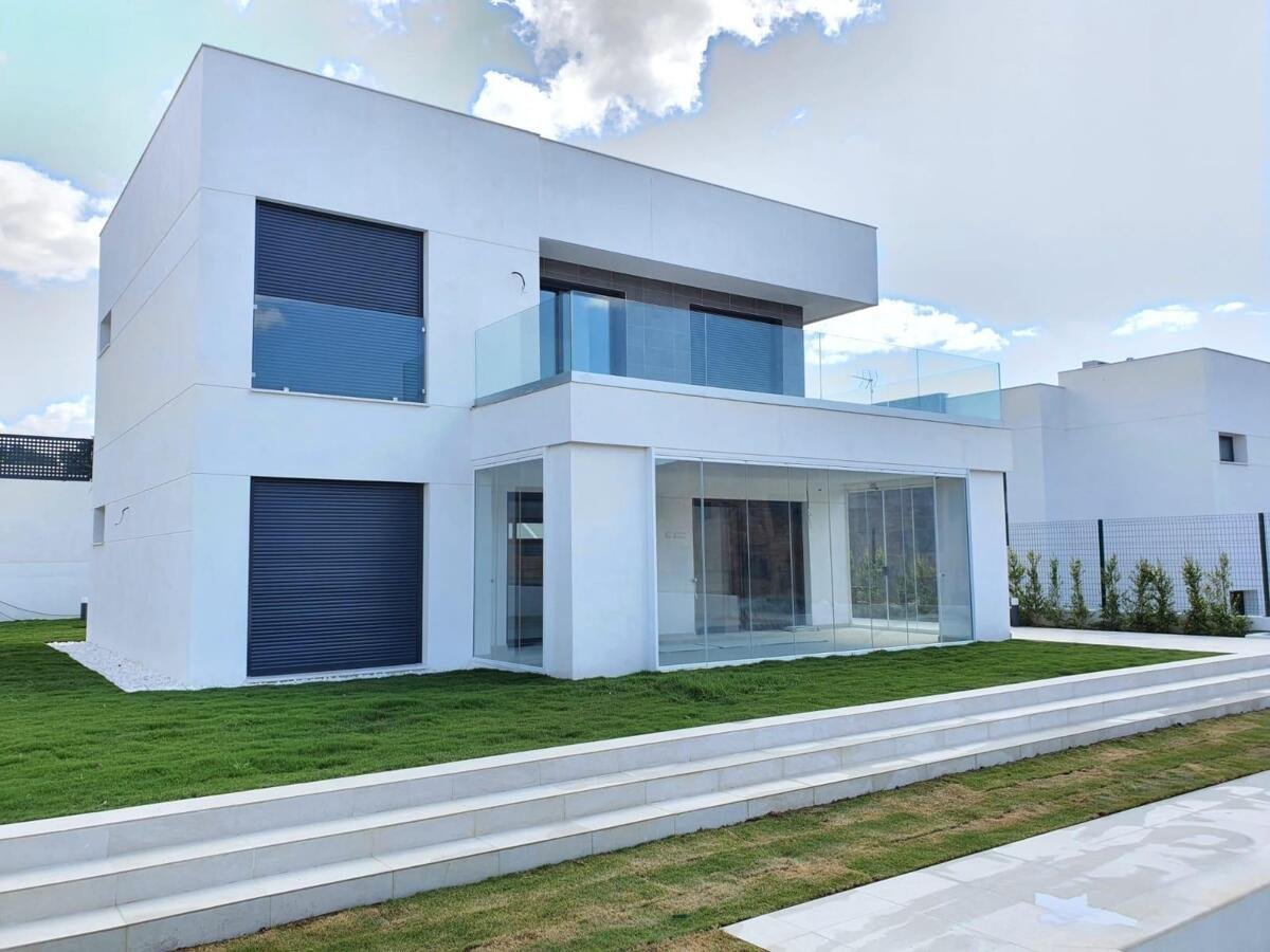 New build, 4 bedroom, 3 bathroom villa in Manilva
