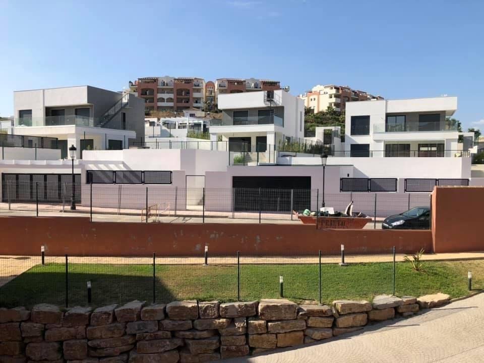 New build, 4 bedroom, 3 bathroom villa in Manilva