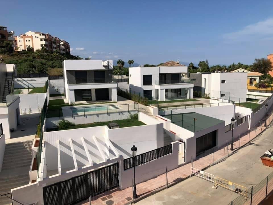 New build, 4 bedroom, 3 bathroom villa in Manilva