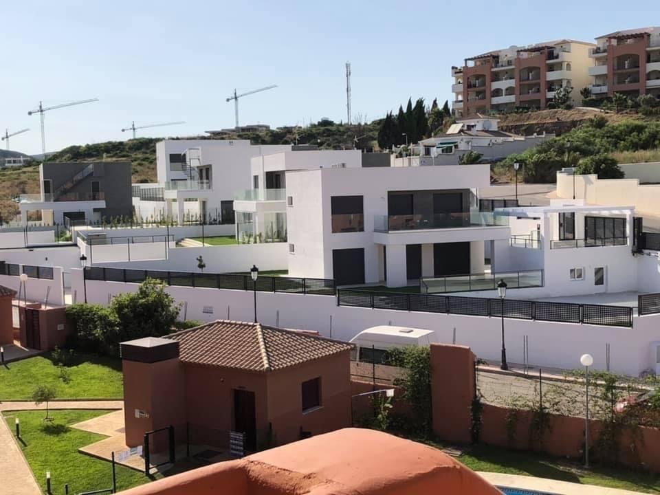 New build, 4 bedroom, 3 bathroom villa in Manilva
