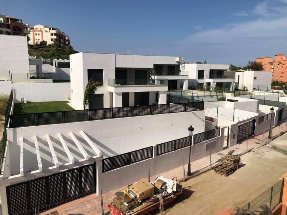 New build, 4 bedroom, 3 bathroom villa in Manilva