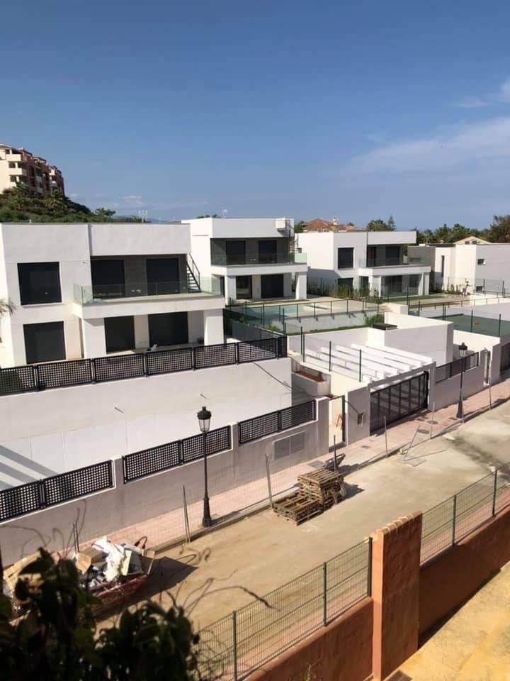 New build, 4 bedroom, 3 bathroom villa in Manilva